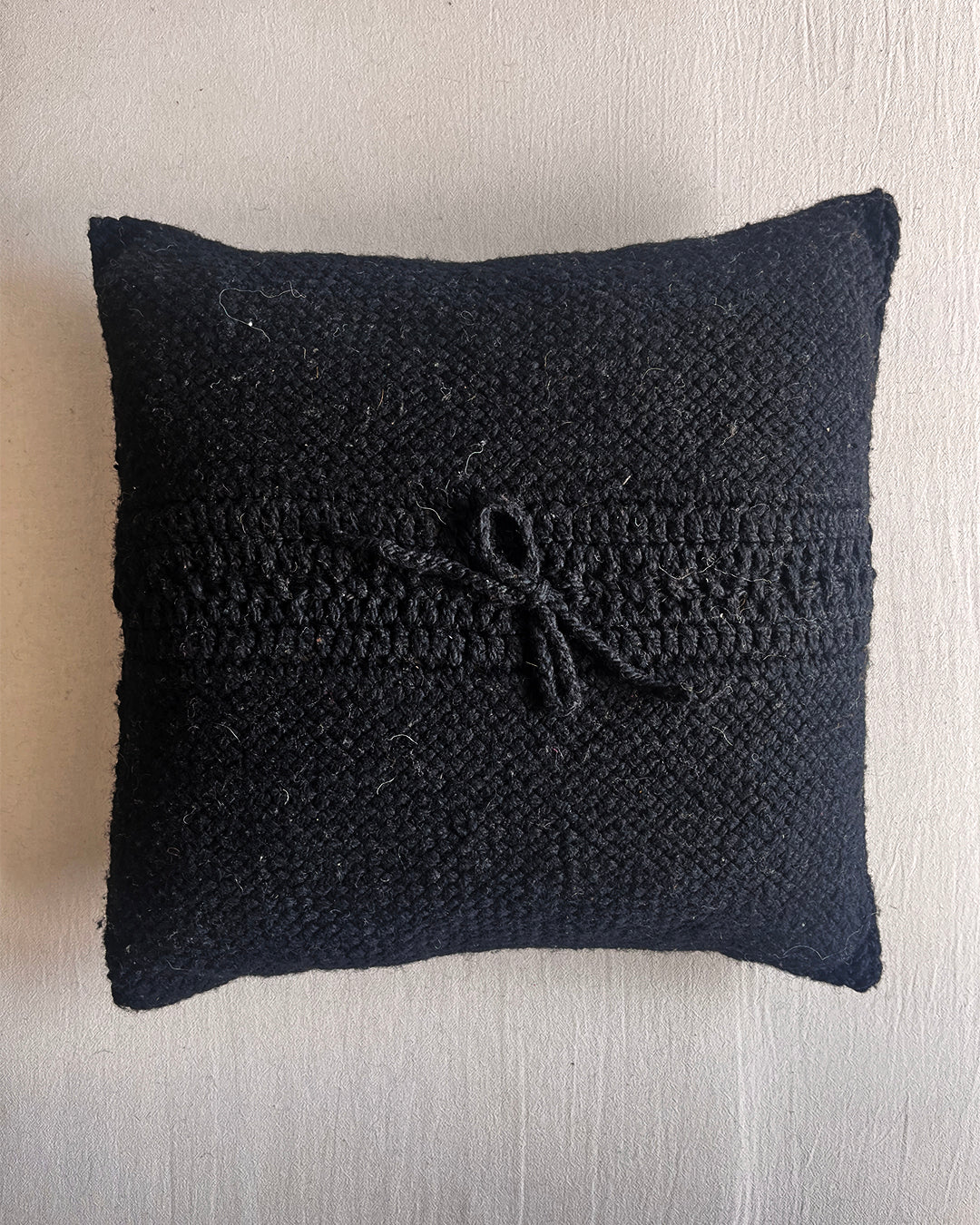 Square Cushion – Black (L)