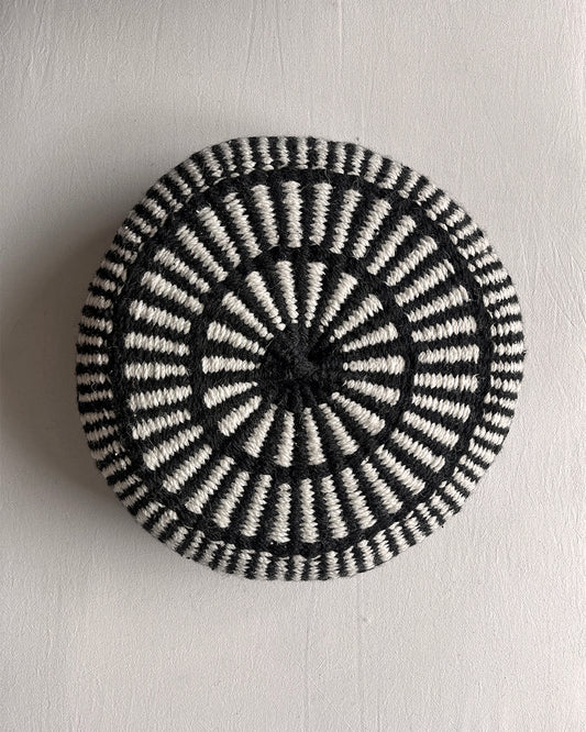 Round Cushion – Black & Natural (M)
