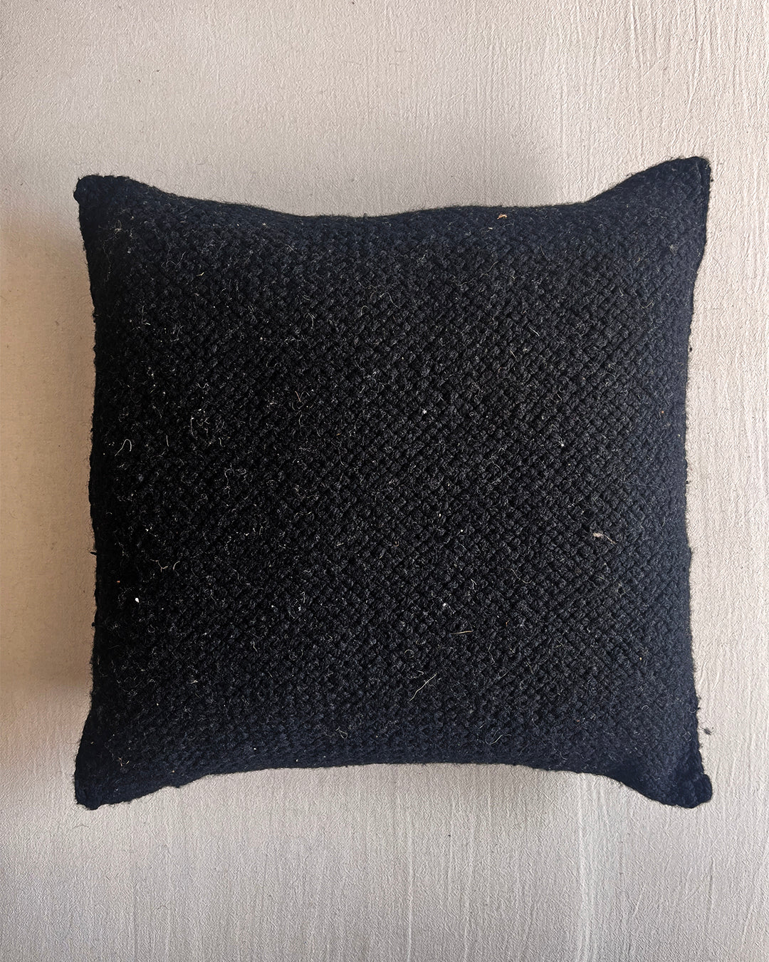 Square Cushion – Black (L)