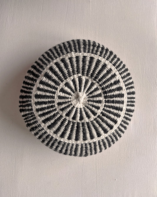 Round Cushion – Natural & Black (M)